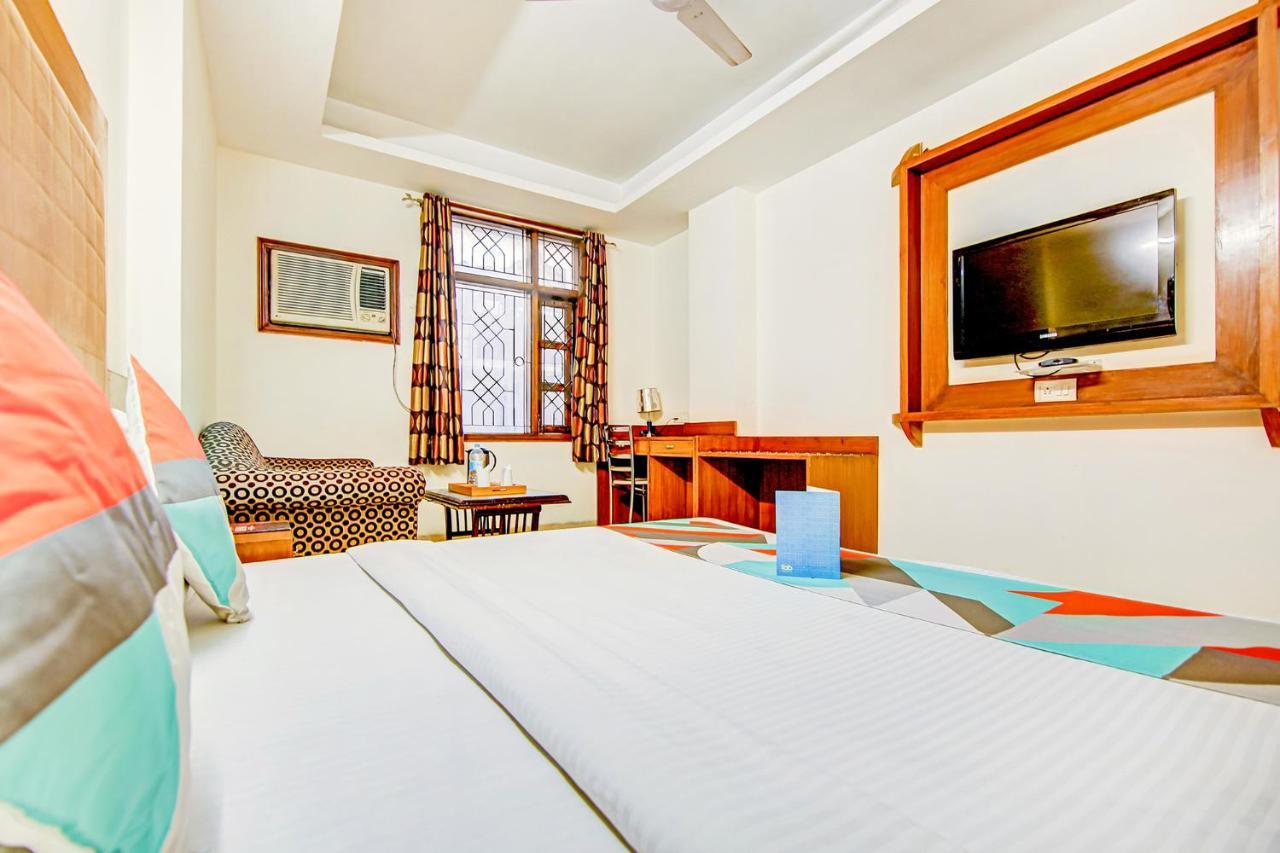 Hotel Apra Deluxe New Delhi Exterior photo