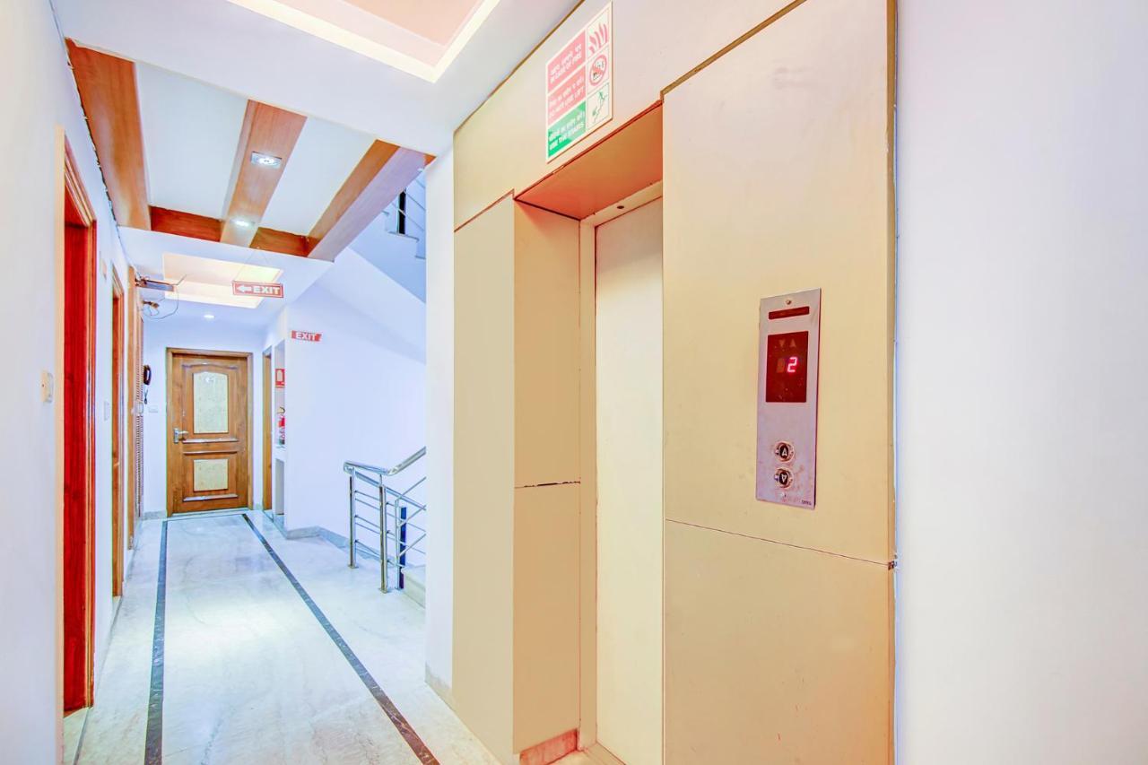Hotel Apra Deluxe New Delhi Exterior photo