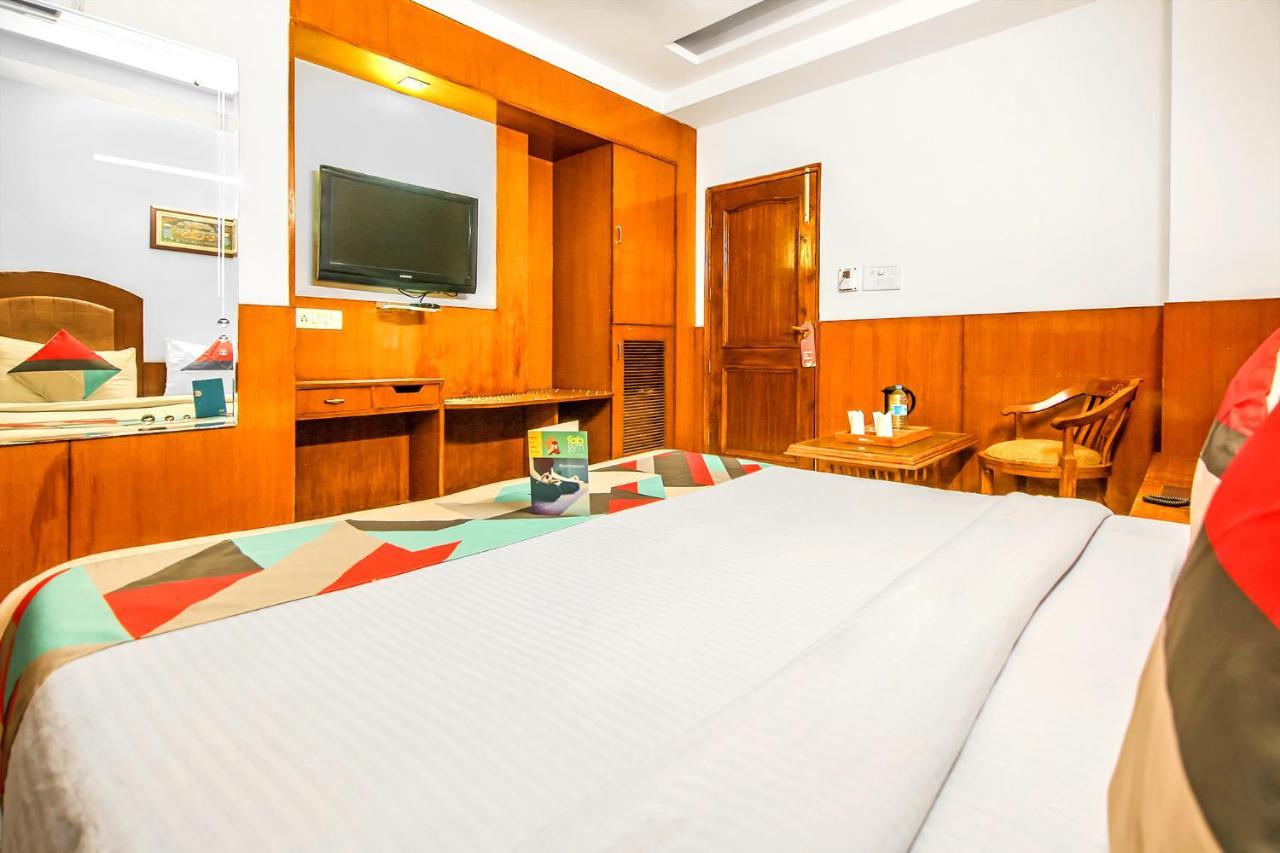 Hotel Apra Deluxe New Delhi Exterior photo